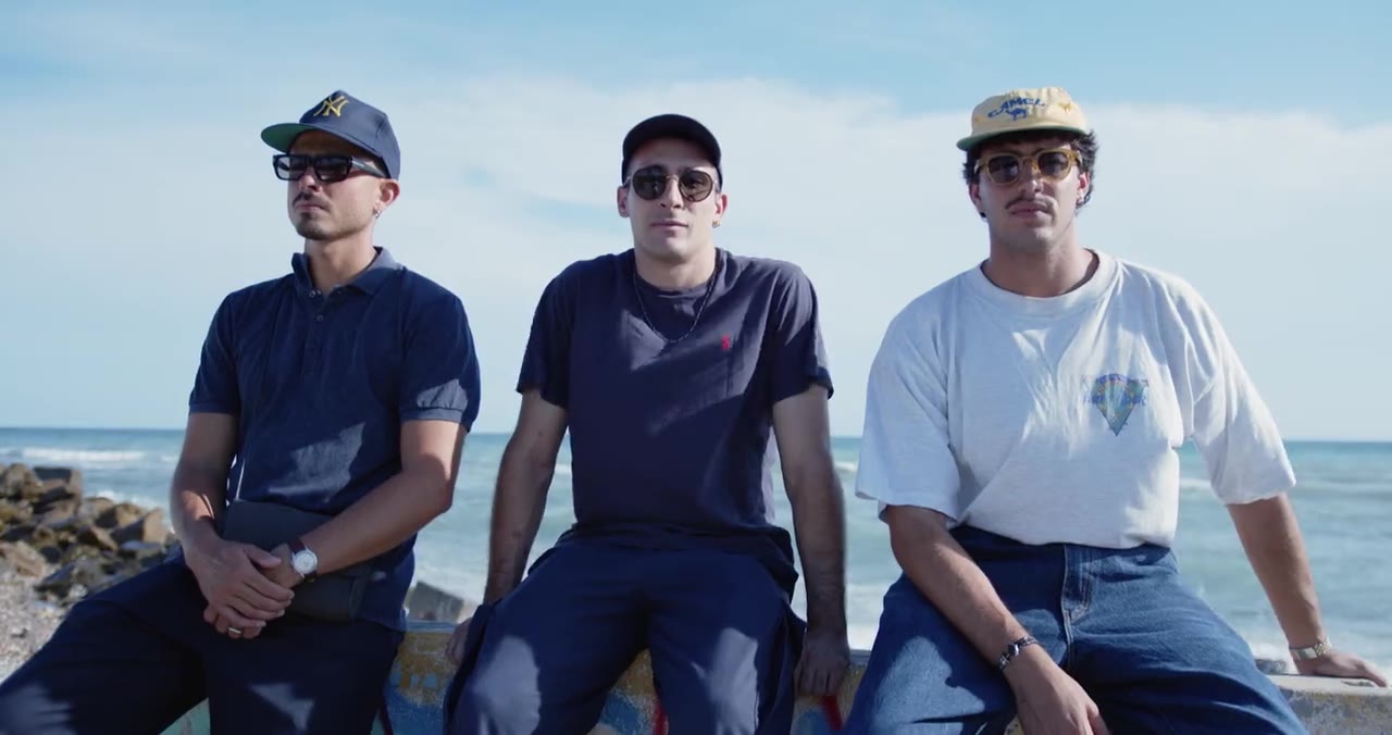 The three members of The Jabba Records sitting by the sea in Sitges